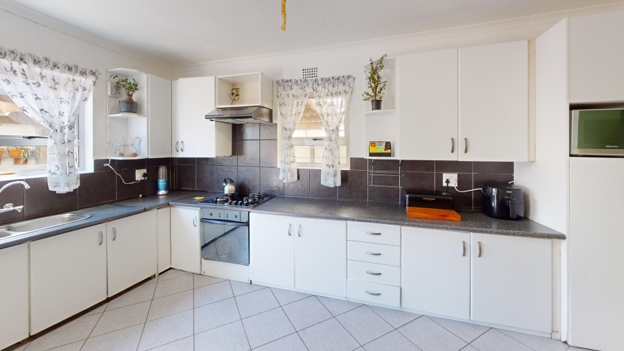 4 Bedroom Property for Sale in Balvenie Western Cape